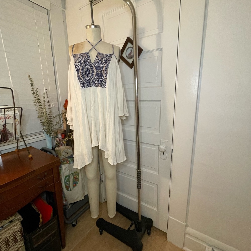 LAST CHANCE $13 Altr’d State Bell Sleeve Open Back Dress BUNDLE AND SAVE